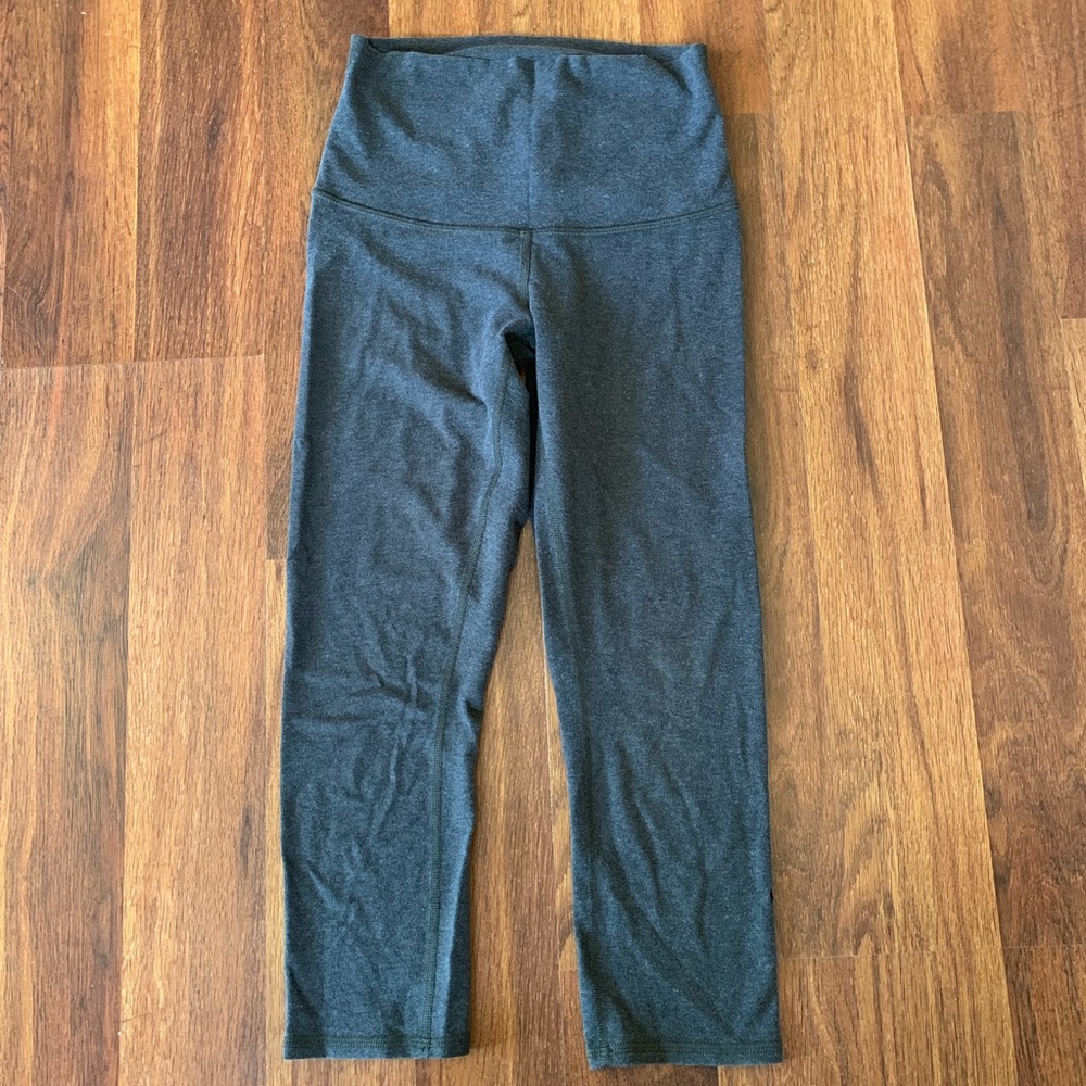 Lululemon cottony grey crops